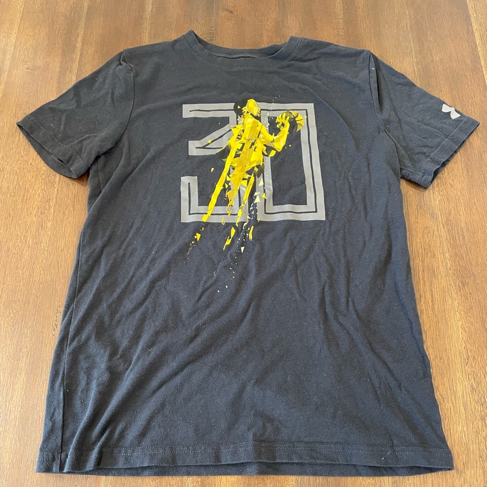 2/$25 3/$30 Under armour youth Heatgear loose fit t-shirt basketball #30 YLG